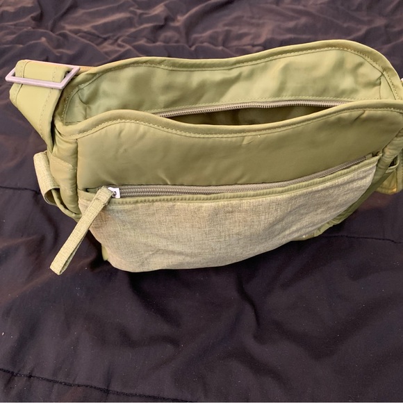 Lug crossbody - Picture 3 of 4